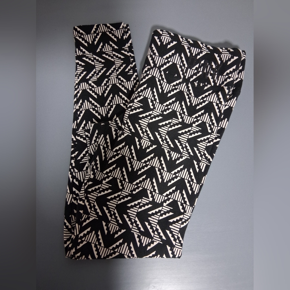 Victoria's Secret Black and White Geometric Leggings